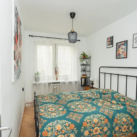 Apartment Artbase - Cozy And Close To Everywhere