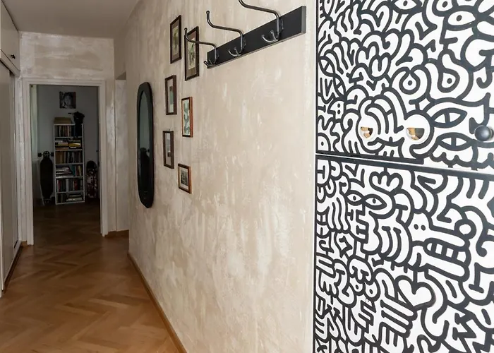 Apartment Artbase - Cozy And Close To Everywhere