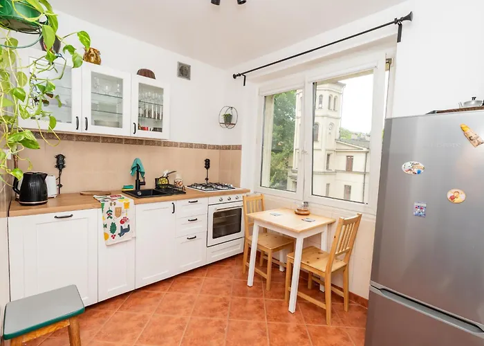 Apartment Artbase - Cozy And Close To Everywhere