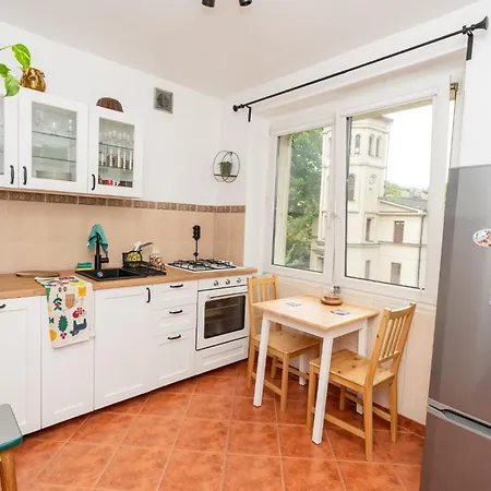 Apartamento Artbase - Cozy And Close To Everywhere
