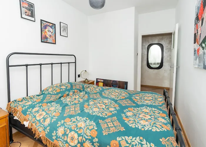 Artbase - Cozy And Close To Everywhere * Poznan